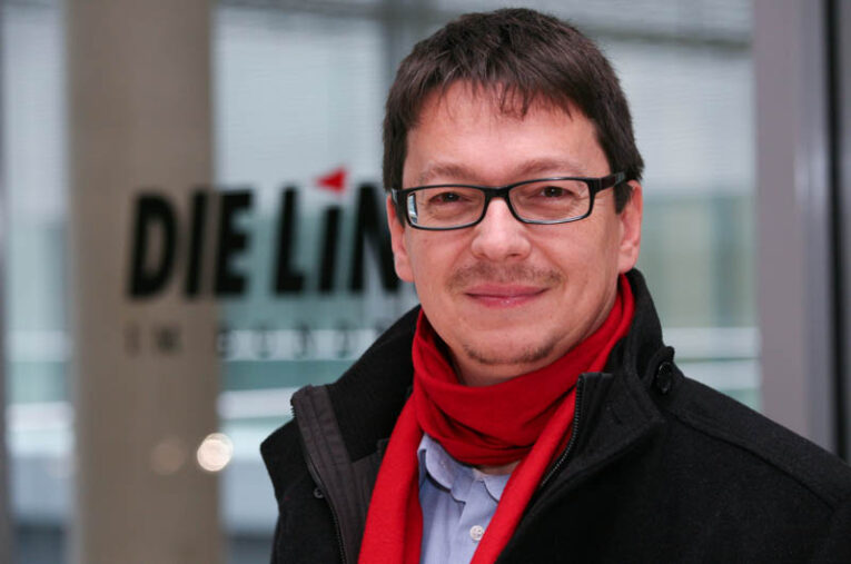 Portrait von Andreas Wagner, Sprecher für ÖPNV und Fahrradmobilität der Fraktion DIE LINKE.